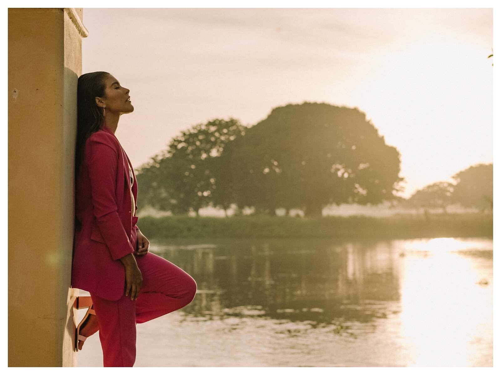 Karen Lizarazo es una cantante colombiana nacida en Aguachica, Cesar, que ha decidido apostarle a la grandeza del país para componer sus canciones.