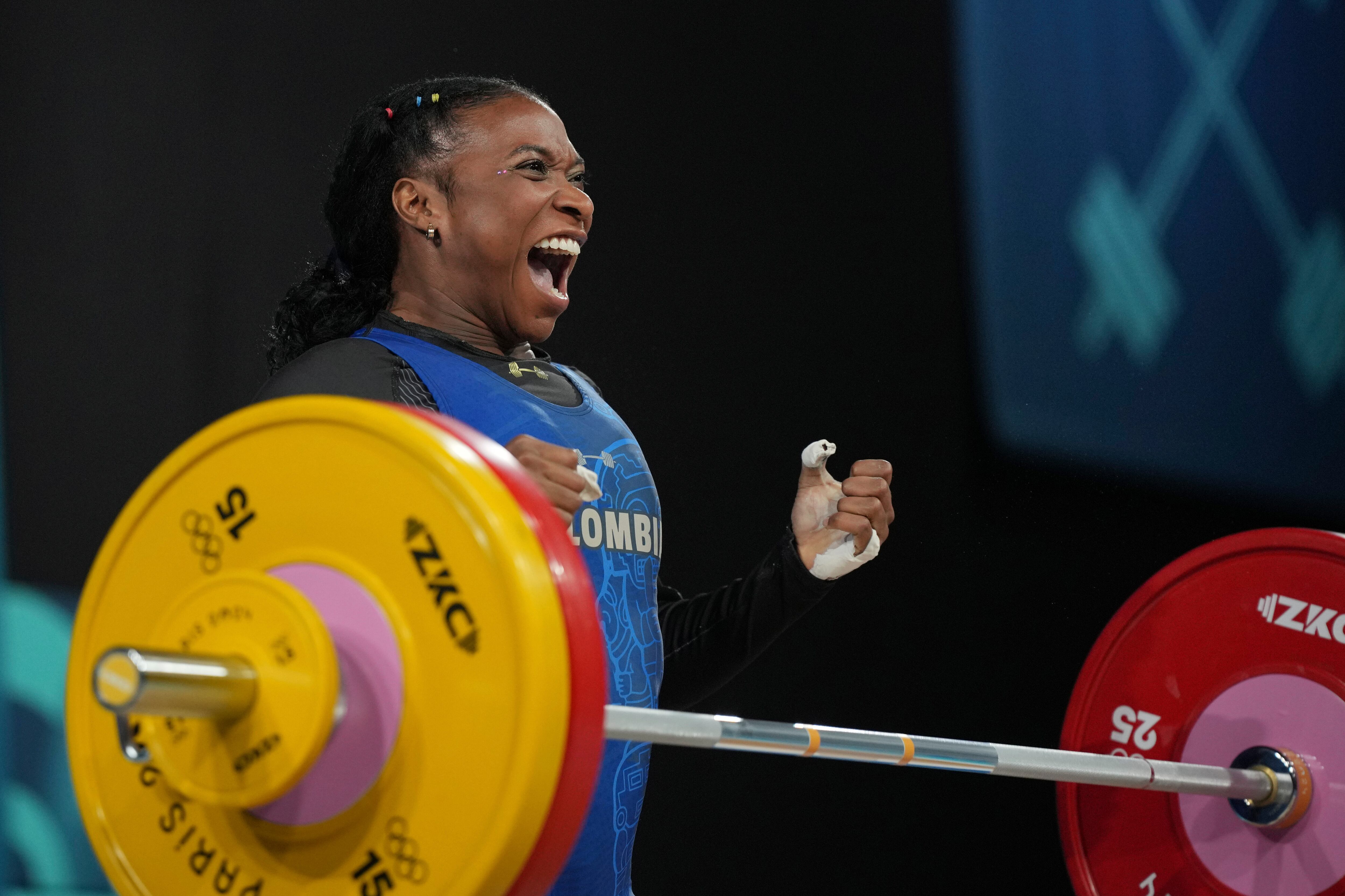 Yenny Álvarez en levantamiento de Pesas París 2024
