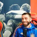 Luis Enrique, DT de España, junto con Rafel Pol, ayudante y preparador físico.