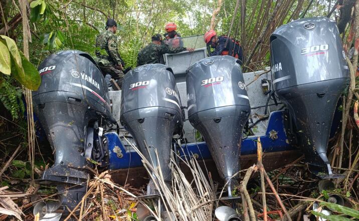Persecución de una lancha go fast usada por narcotraficantes en el Golfo de Urabá