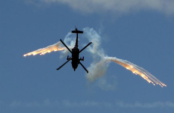 La muestra comercial reúne a 200 empresarios de 14 países dedicados al armamento aéreo.