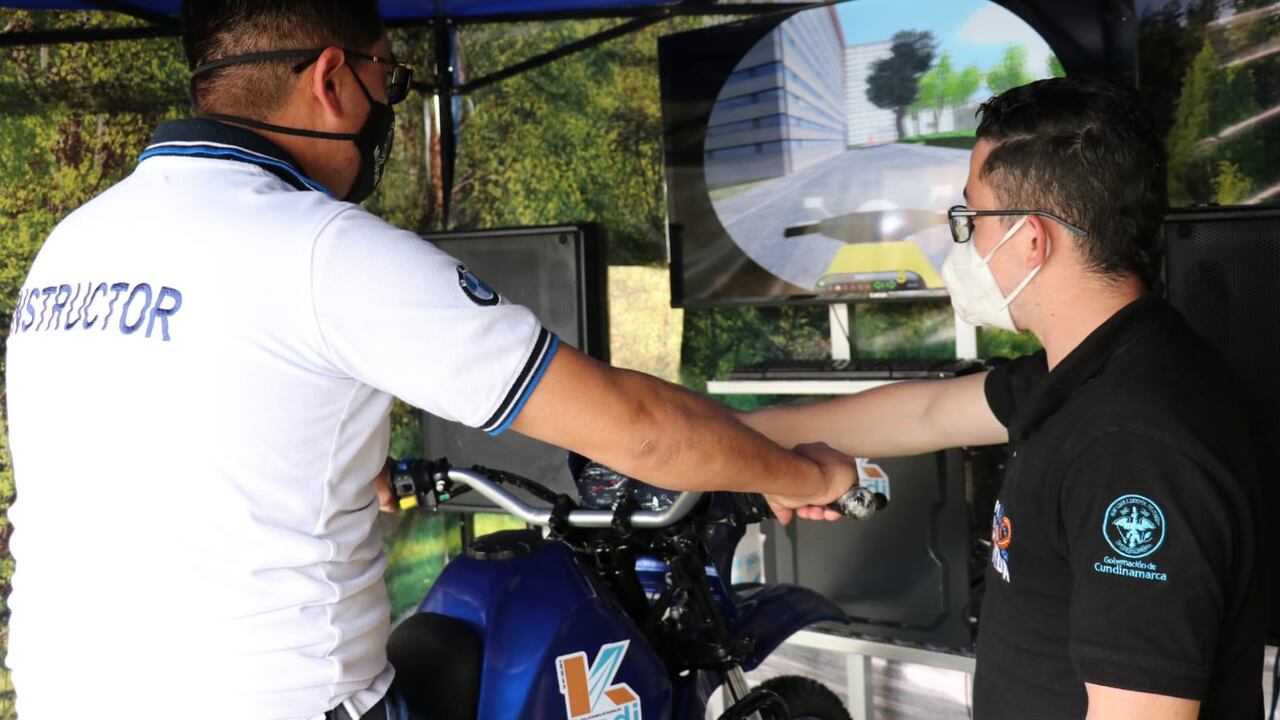 La estrategia de la Secretaría de Transporte y Movilidad de Cundinamarca ha sido usar cuatro simuladores que escenifican diferentes situaciones que ponen en riesgo la seguridad de los actores viales.
