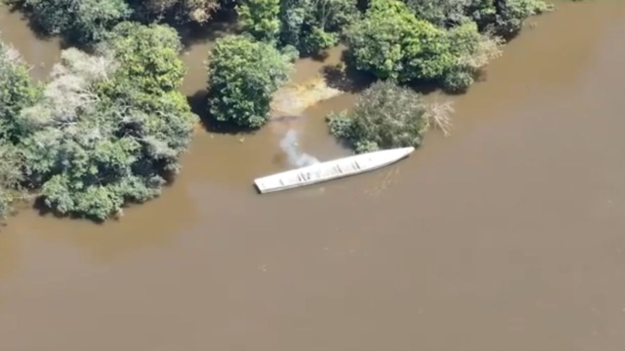 La embarcación había sido acondicionada al parecer por el frente 1 del Bloque Amazonas, de las disidencias de Iván Mordisco.