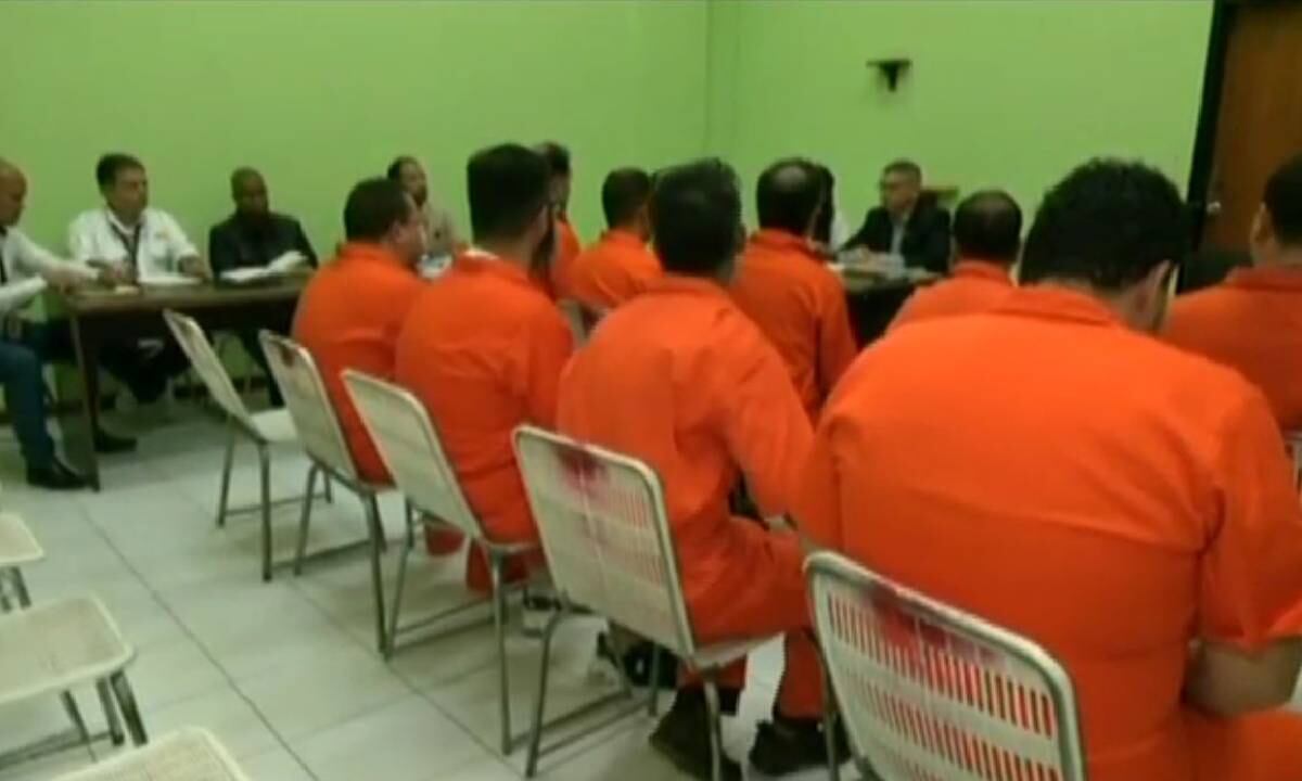 Los detenidos pueden enfrentarse a cargos de "apropiación o distracción de patrimonio publico, alargamiento o valimiento de relaciones de influencias, legitimación de capitales y asociación, mientras que los empleados públicos también enfrentaran cargos de traición a la patria", explicó Tarek William Saab.