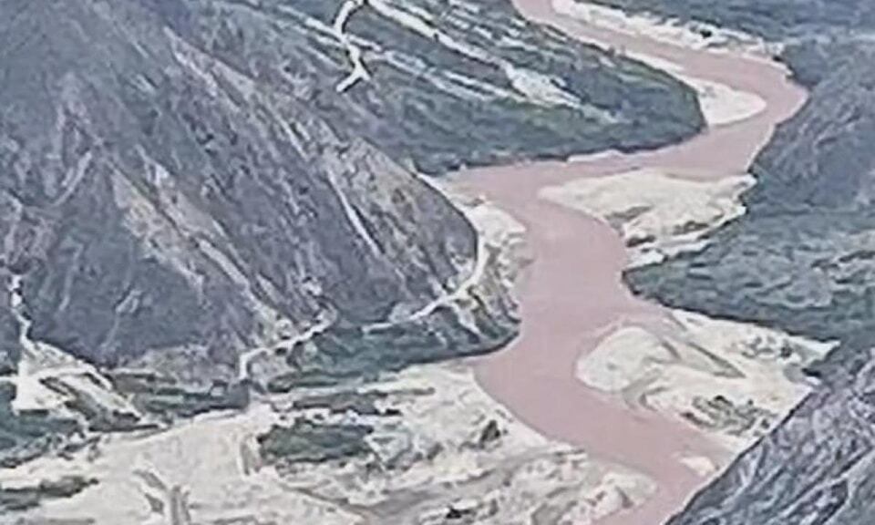 Autoridades ambientales investigan a qué se debe este suceso.