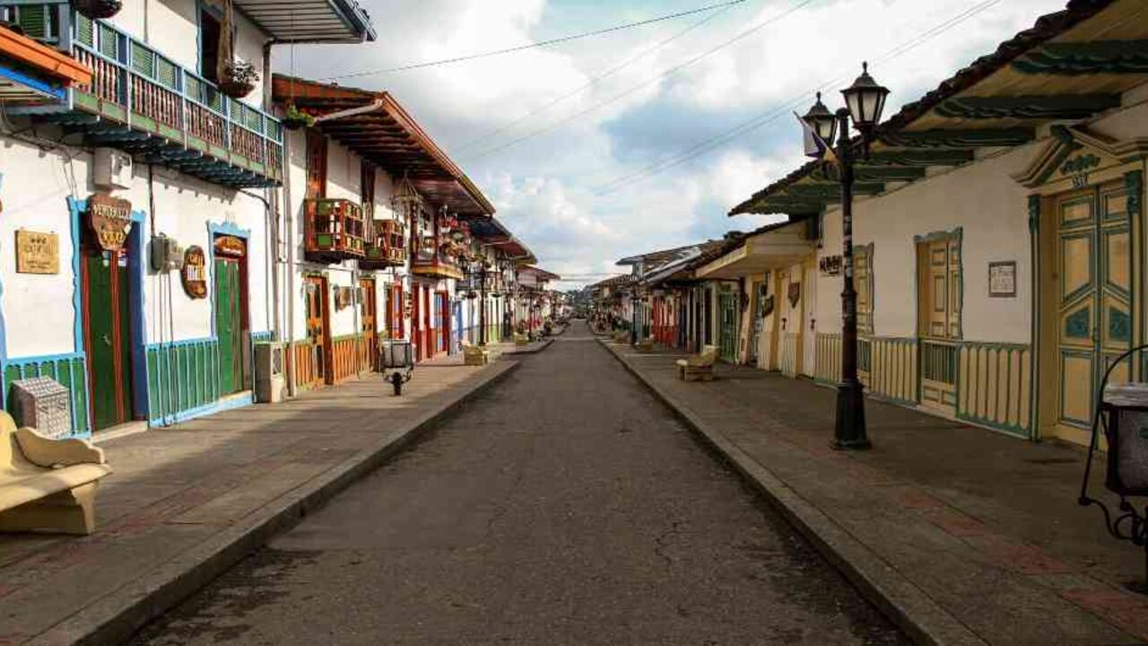 Los colombianos que han permanecido en el encierro ya tenían la añoranza de volver a ver los paisajes, el mar o sentir el olor particular de la gastronomía de los pueblos colombianos.