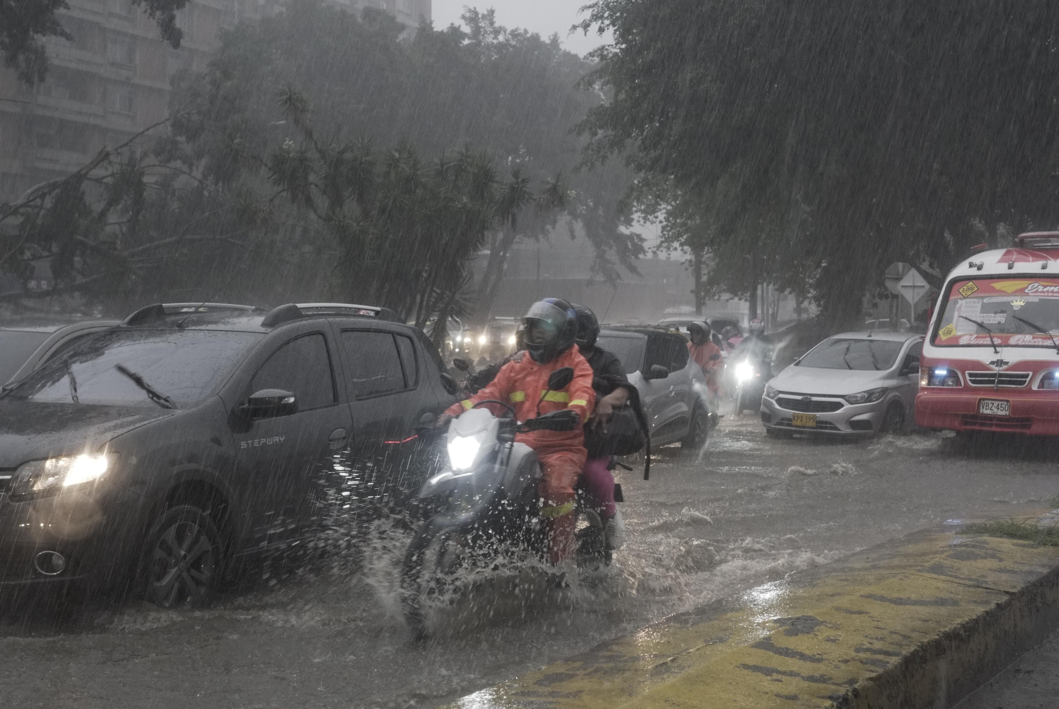 Este 15 de mayo cali vivió uno de sus peores días de lluvia.