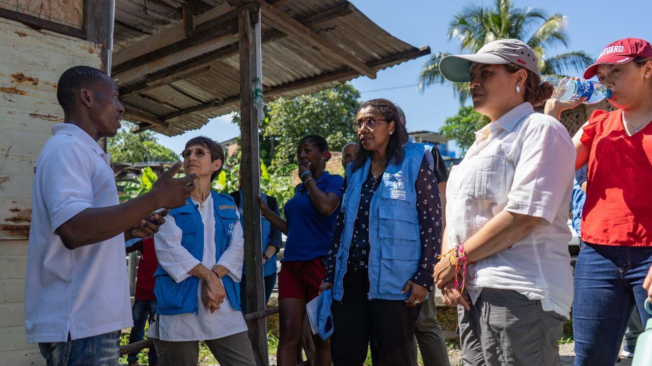 Kadra Ahmed Hassan, presidenta del EXCOM, en el barrio Santa Fe (Buenaventura).