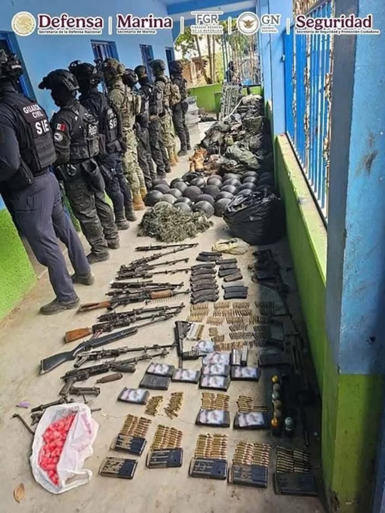 Durante la captura, los soldados encontraron materiales para la fabricación de explosivos tipo mina antipersona, algunos adaptables para ser lanzados mediante drones.