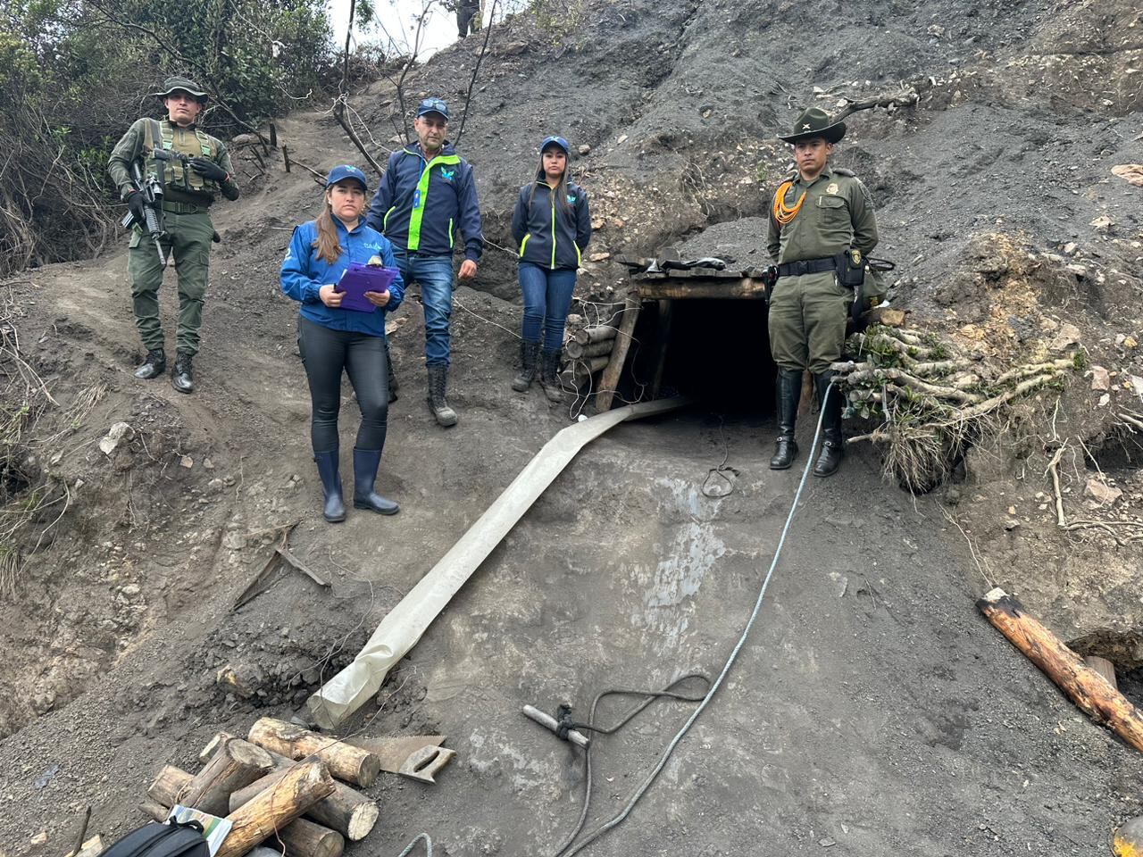 Se logró evidenciar afectaciones en la cobertura vegetal, la flora, el suelo y el paisaje.