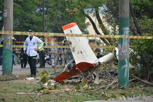 Accidente de avioneta de la FAC en Cali. Foto: Jorge Orozco / El País