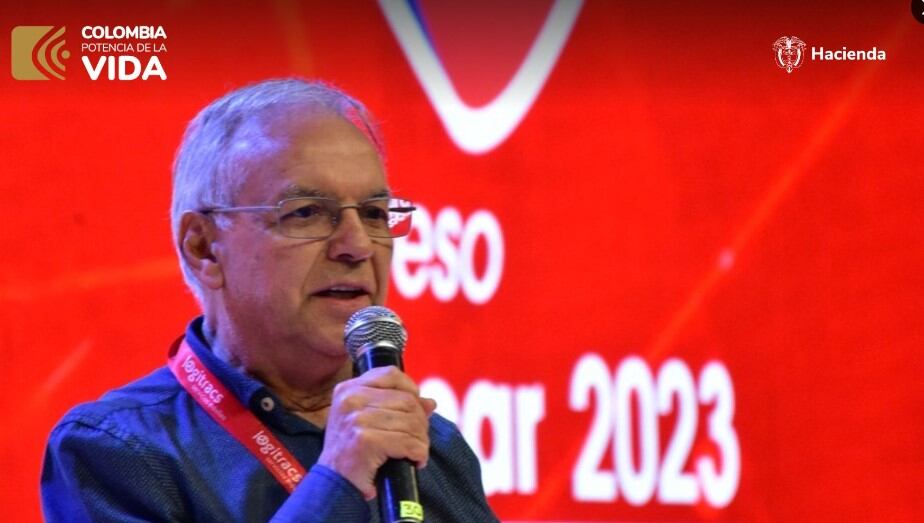 Ministro de Hacienda en Colfecar.