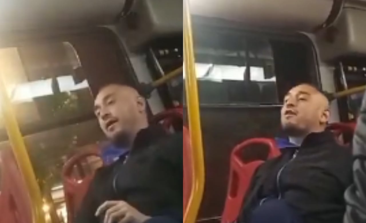 Esto le dijo dentro de un bus al trabajador.