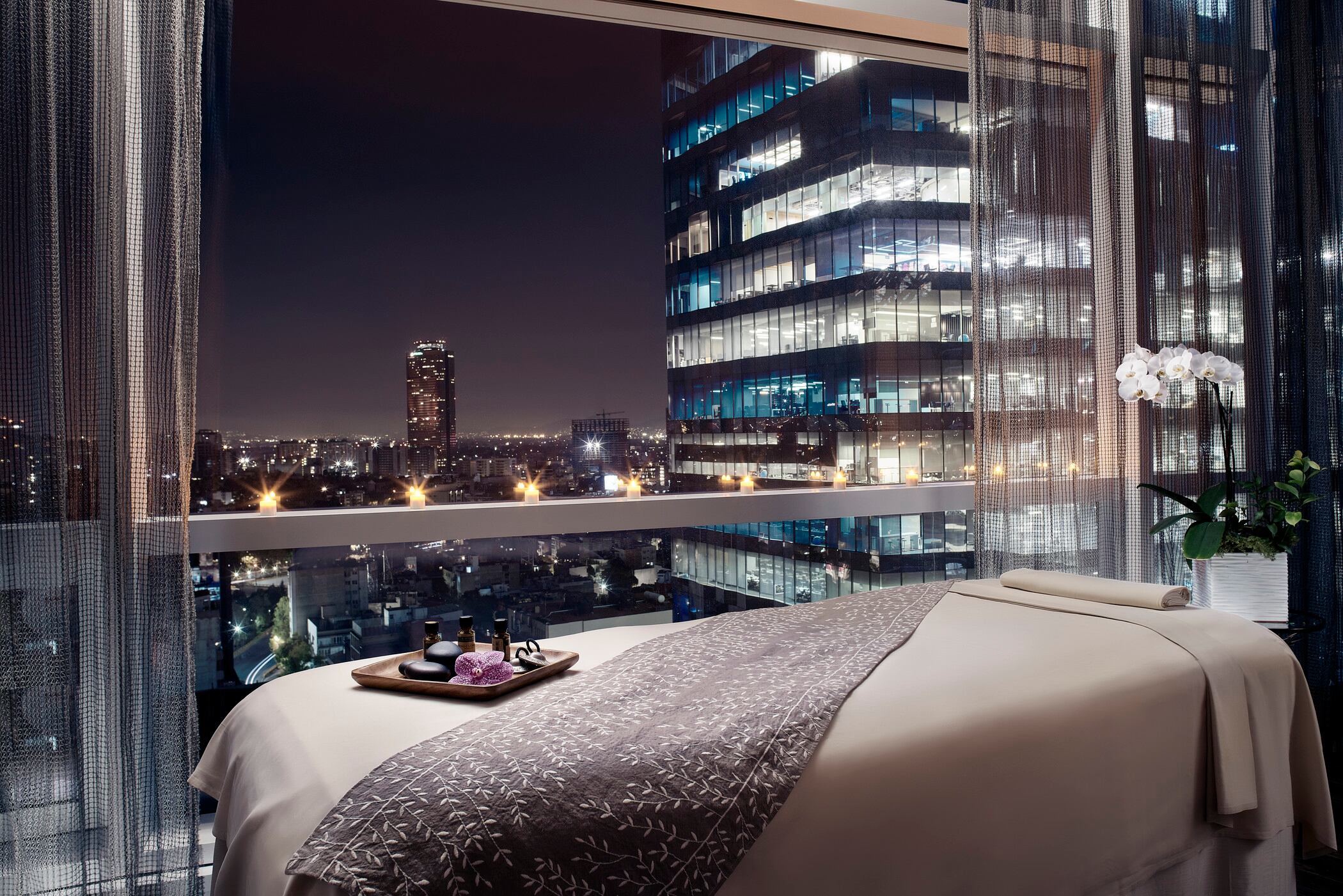 El St. Regis de Ciudad de México cuenta con servicios para tener una experiencia inolvidable.