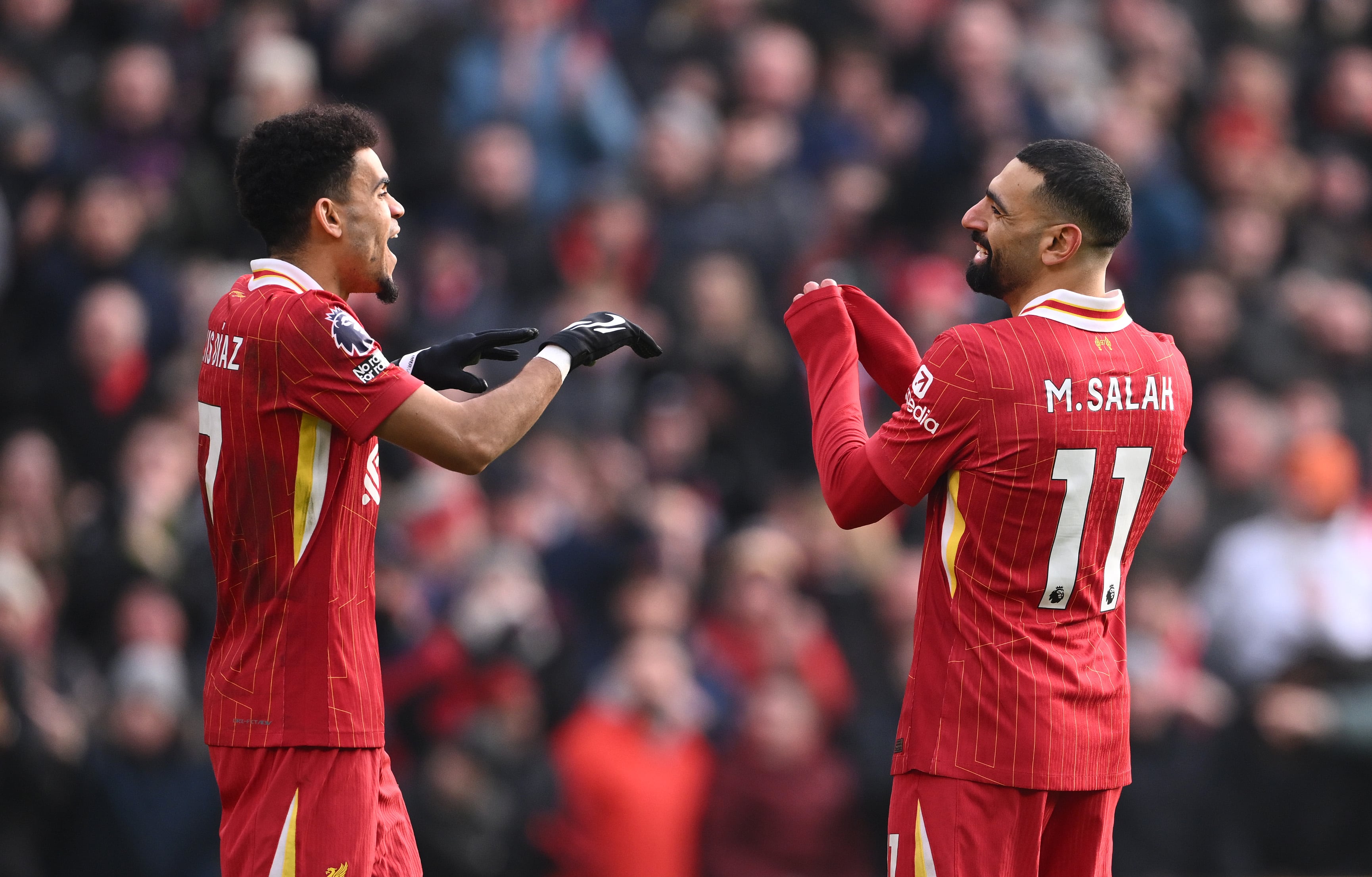 Lucho y Salah, dupla letal en el Liverpool de Slot.