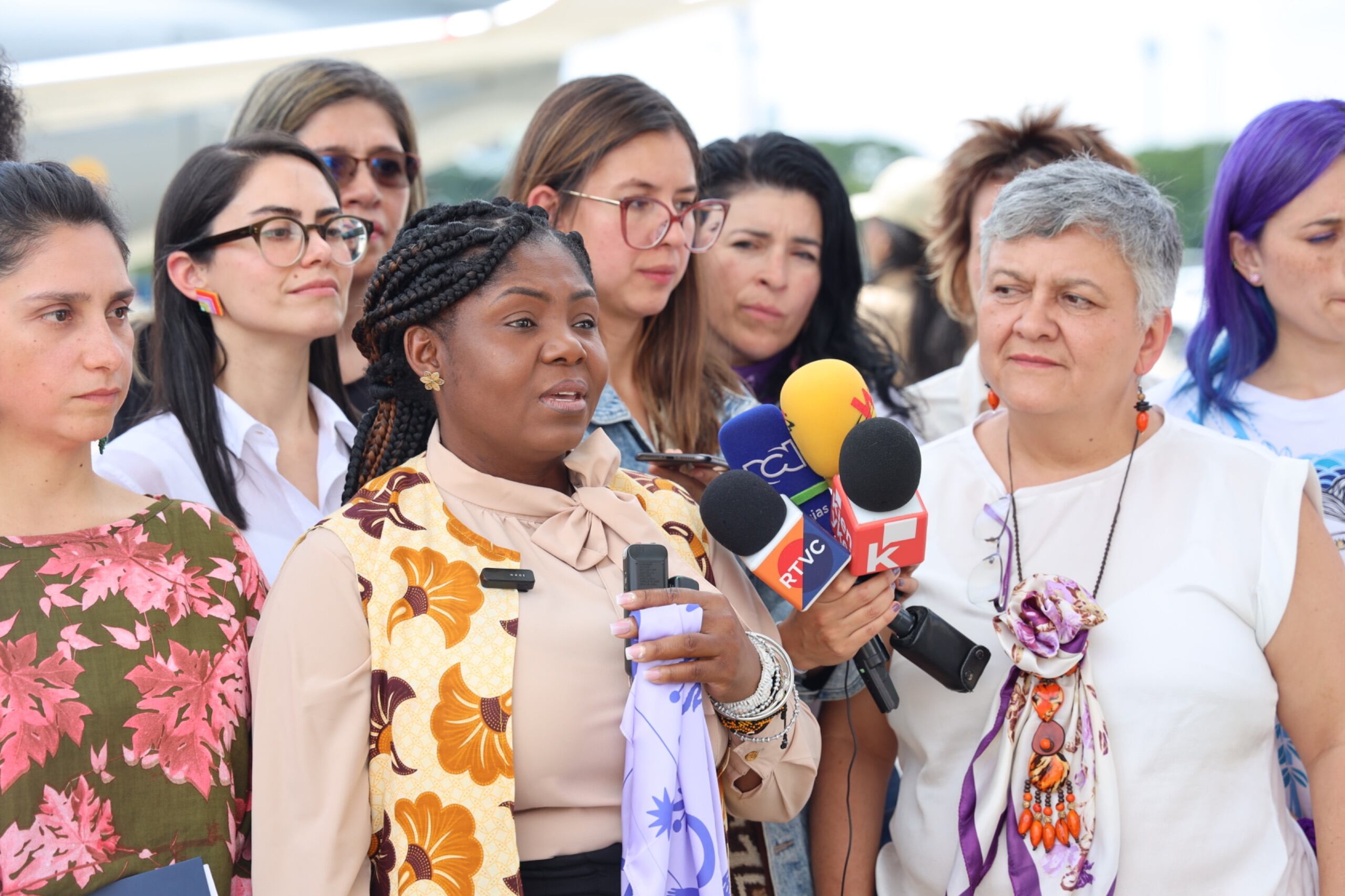 Vicepresidenta Francia Márquez junto al equipo del Ministerio de la Igualdad.