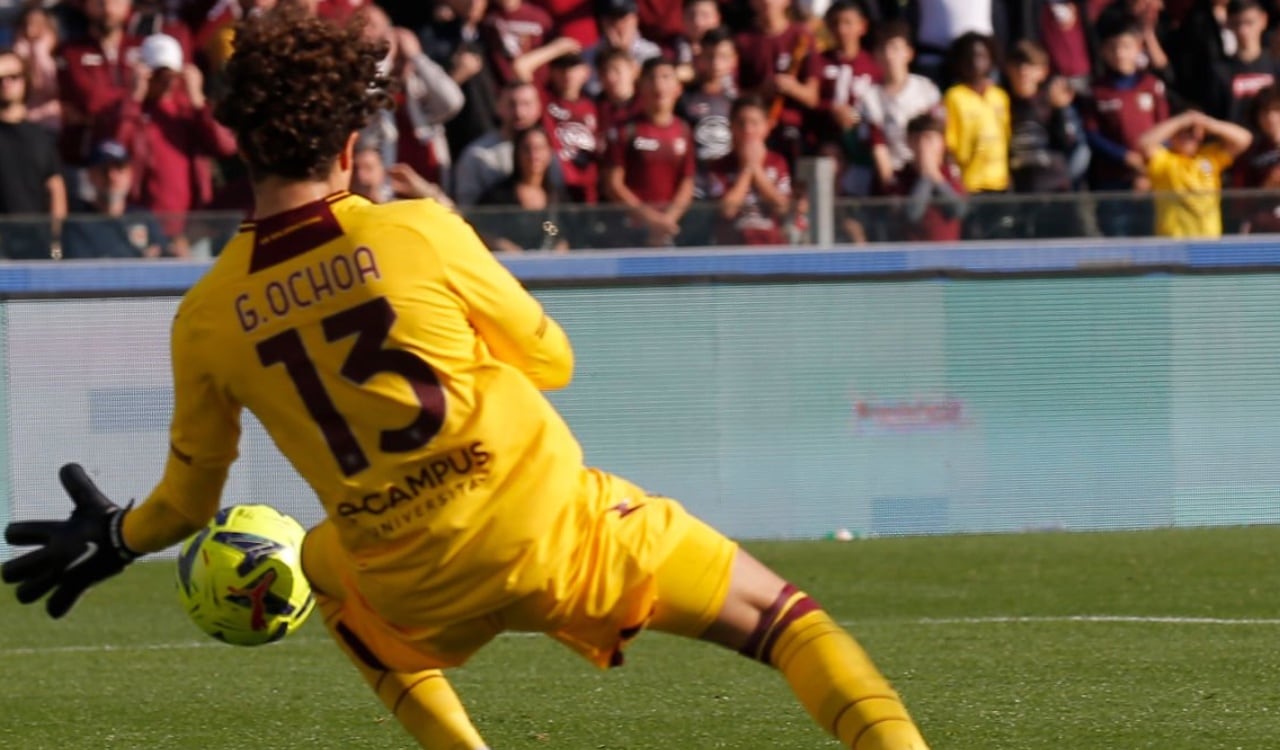 Memo Ochoa logró atajar en nueve ocasiones a sus rivales, salvando así a su equipo de una goleada