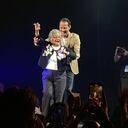 En un concierto realizado en Orlando (Estados Unidos) una abuelita fue la sensación.