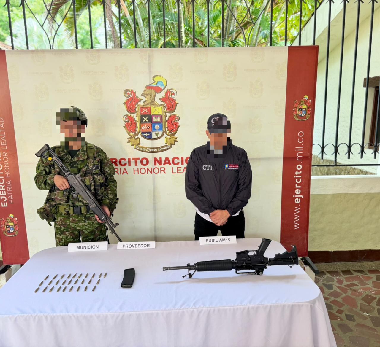 El arma larga decomisada.