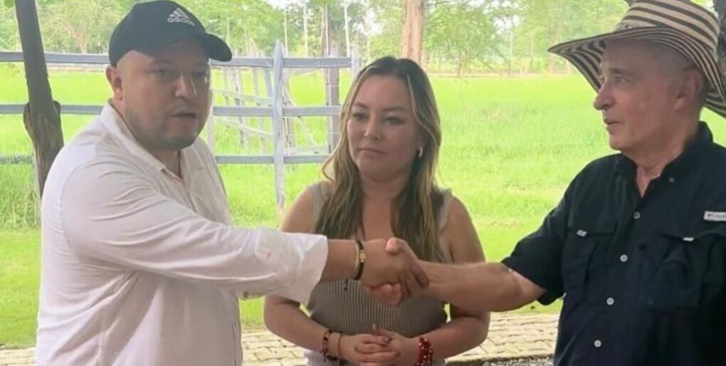 " Yo iba callado mientras llegábamos, pero soy un hombre que es directo y honesto, sabía al encuentro que iba y cuando llegué, me bajé, le estiré la mano, nos miramos a los ojos y el diálogo arrancó, lo que pensé fue: este diálogo es un avance de años de historia", señaló.