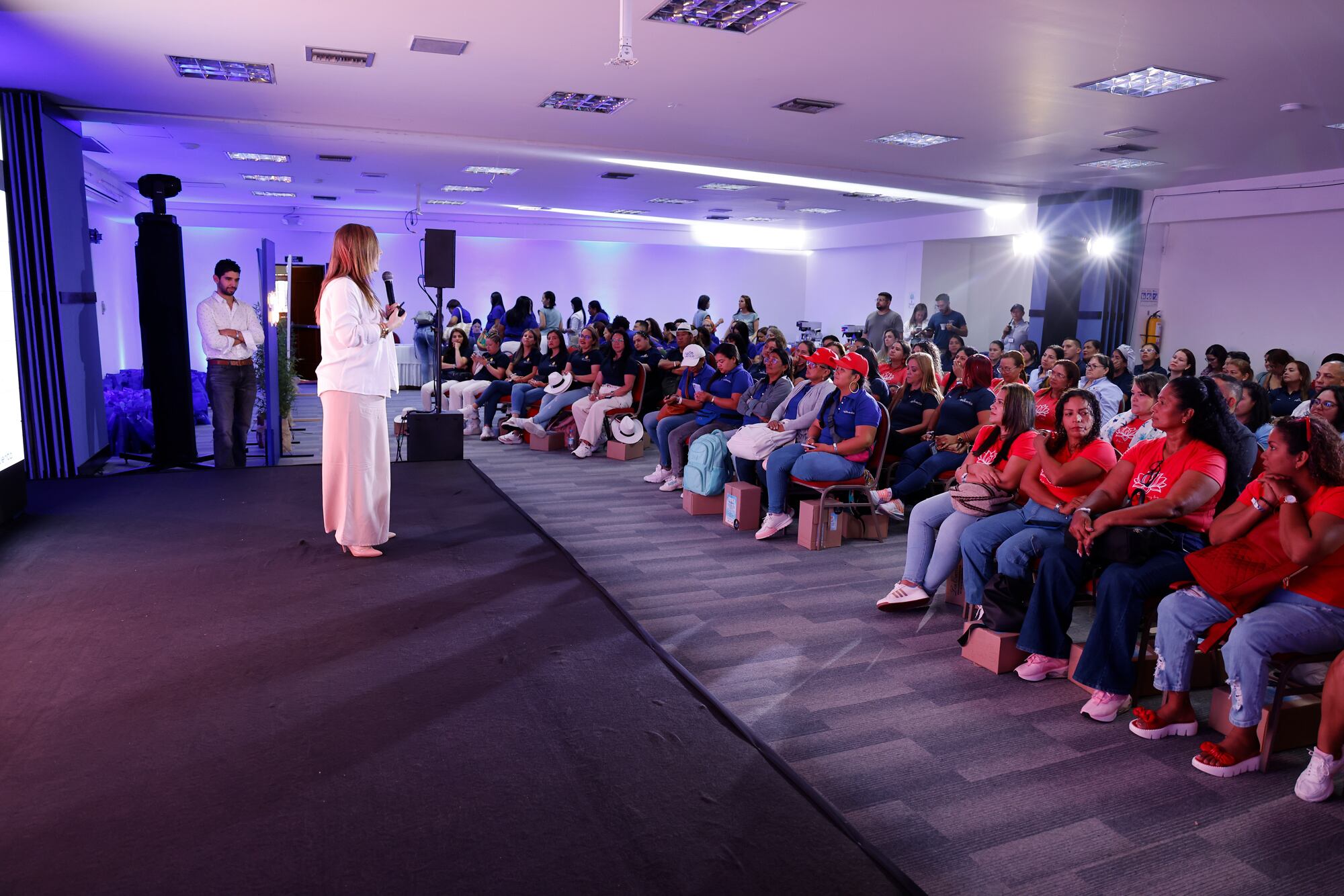 La Fundación Nutresa y la Agencia de Estados Unidos para el Desarrollo Internacional (USAID) a través de su programa Generando Equidad, desarrolló el programa Íntegra, que impulsa la transformación positiva de normas y roles de género.