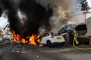 Tras el llamado a filas de 300.000 reservistas israelíes en una movilización masiva, una de las principales preguntas es si lanzará un asalto por tierra sobre el pequeño enclave costero mediterráneo. El último operativo de este tipo fue en 2014. (AP Foto/Tsafrir Abayov)