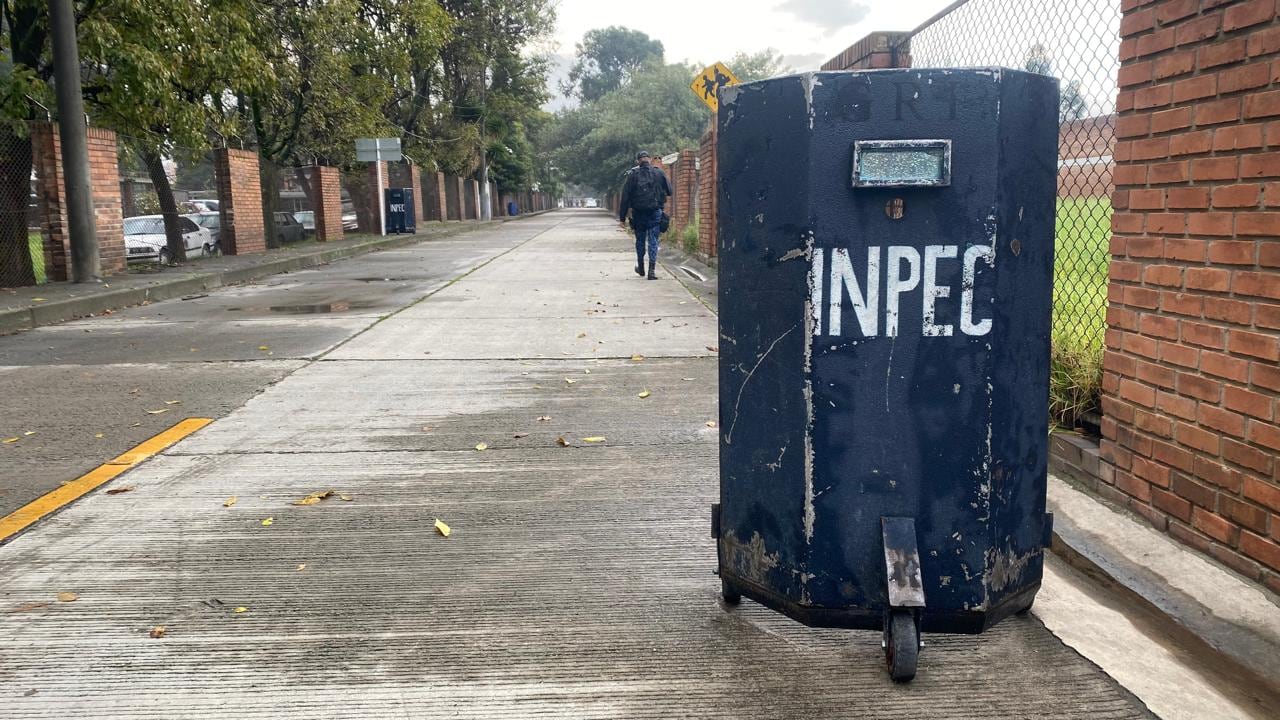 Celulares, cuchillos, estupefacientes, licor y hasta licuadoras encontró el Inpec en las celdas de la cárcel La Picota.