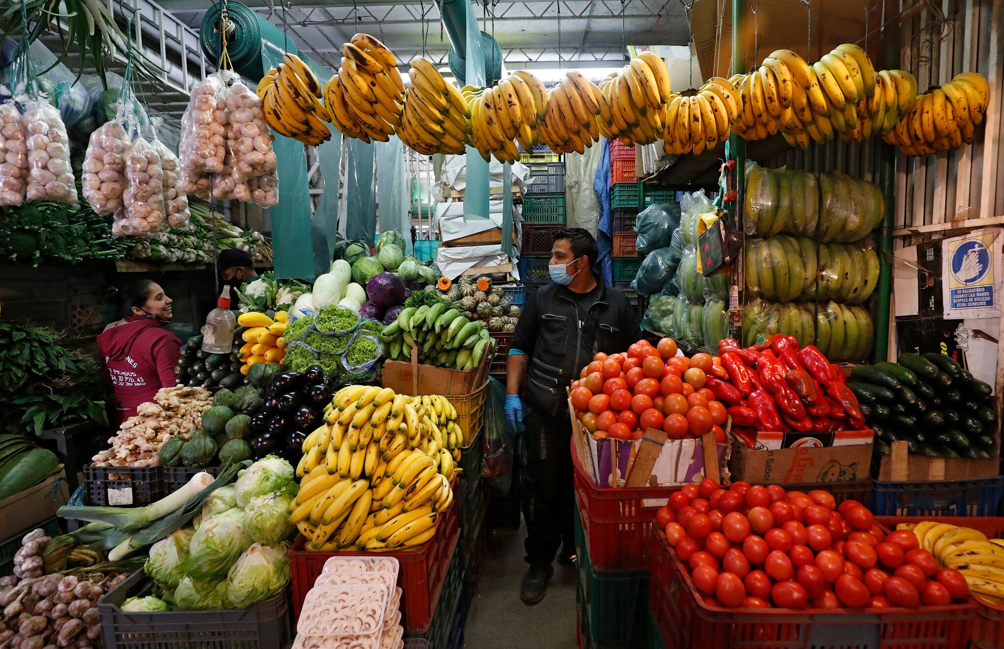 Central de Abastos de Bogotá CORABASTOS
Venta de frutas y verdura
canasta familiar alimentos
Marzo 30 del 2021
Foto Guillermo Torres Reina / Semana