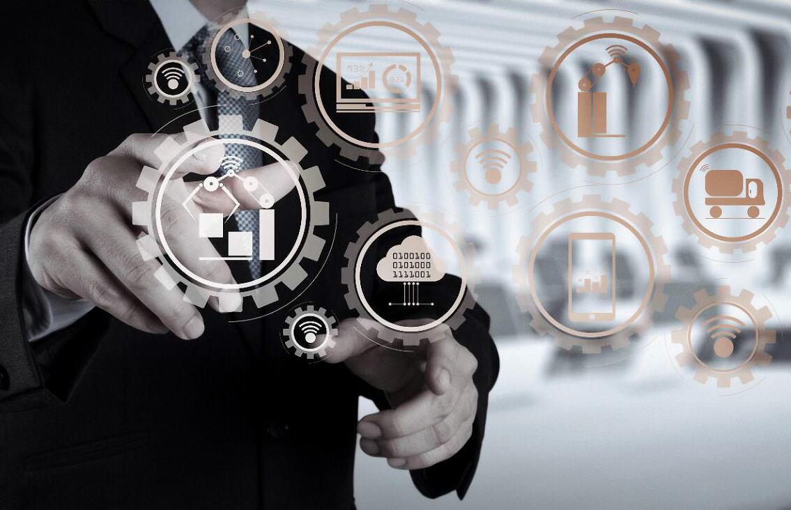 Otros sectores se ven beneficiados con la explotación de minerales. Incluso el campo podría desarrollarse más si se aprovecha y transforma para usar la explotación de minerales para generación de empleos, según Cedetrabajo.