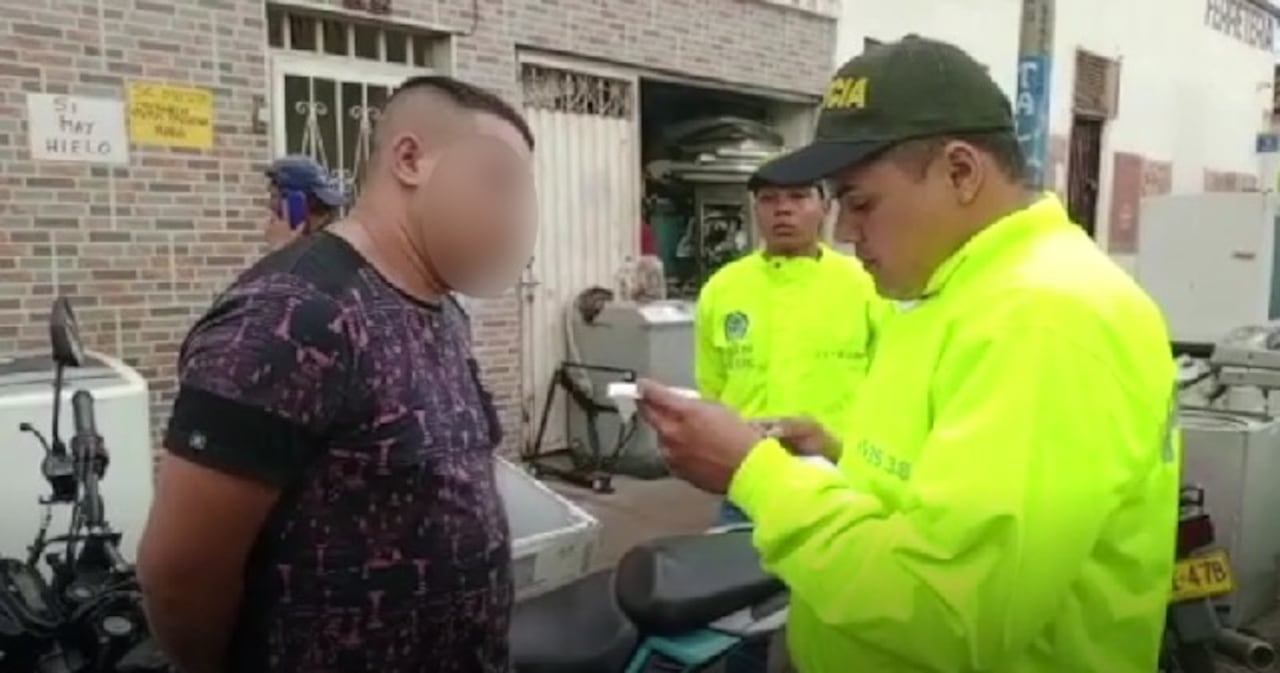 Este hombre estaría involucrado en el robo de más de 10 motocicletas.