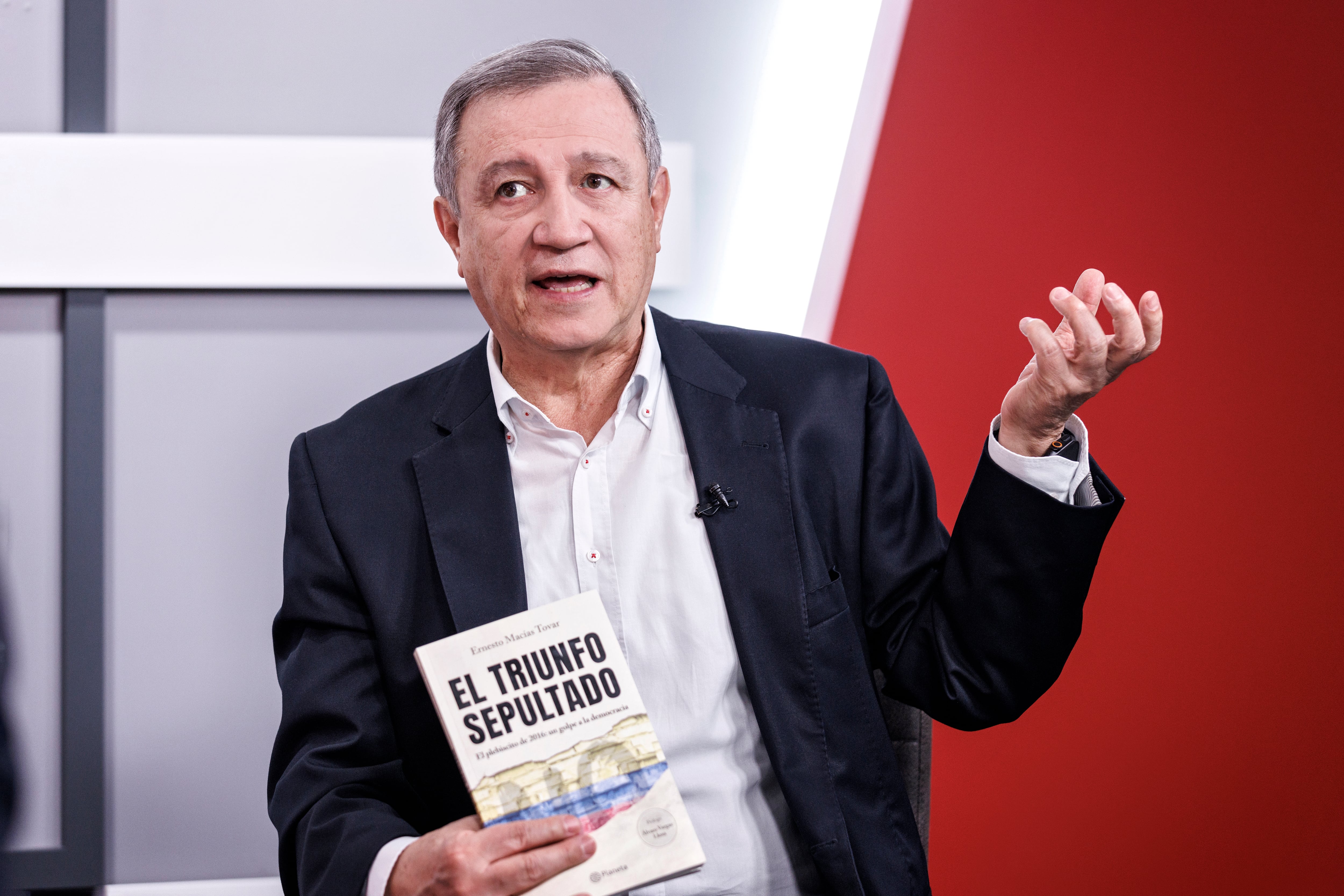 Ernesto Macías.