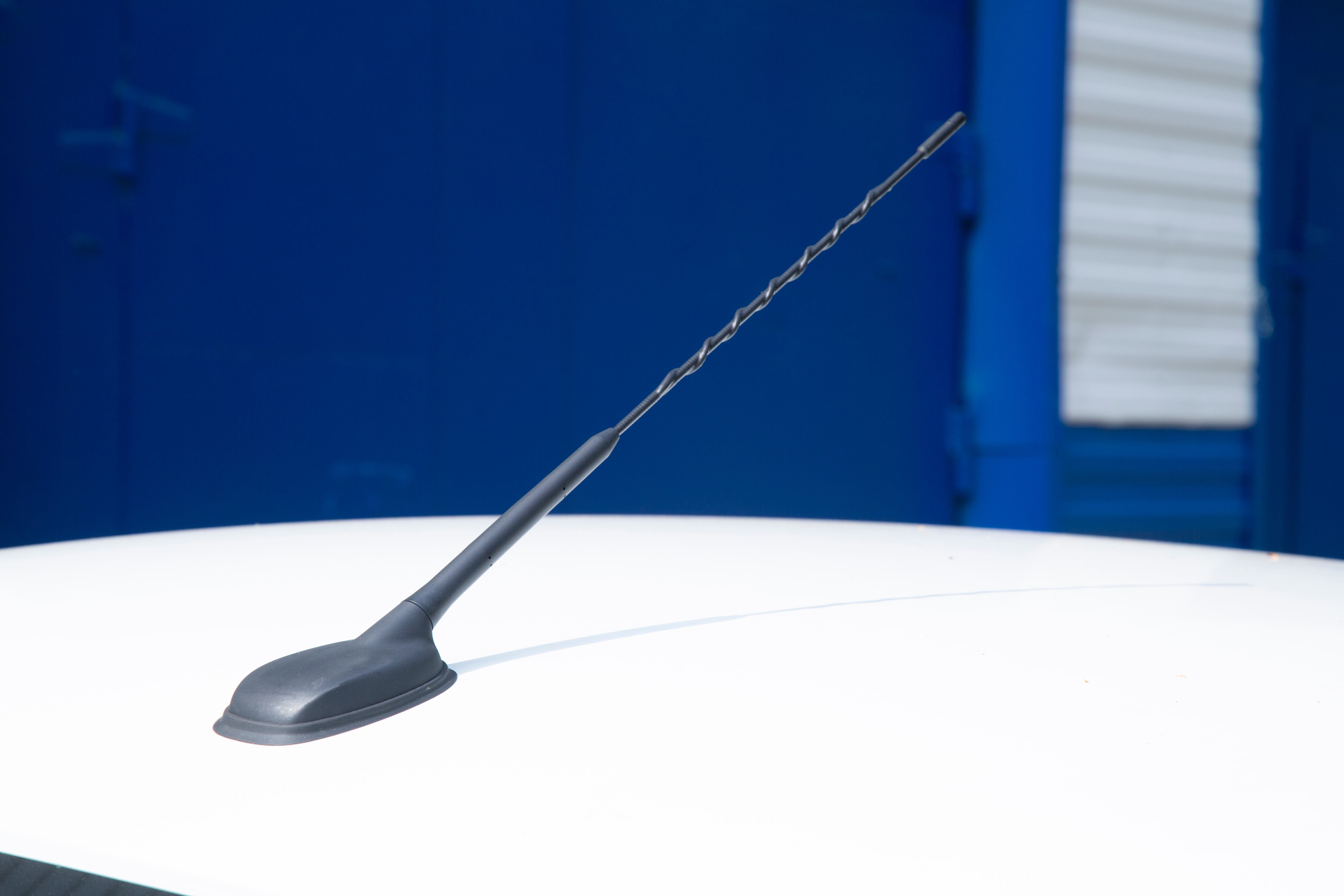 La antena de los carros ha ido desapareciendo debido a los avances tecnológicos.