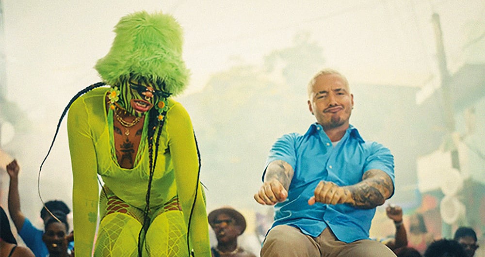 La letra de la canción de J Balvin, escrita por la dominicana Tokischa, generó revuelo. Expresiones como “soy una perra en calor... soy perra callejera” fueron calificadas de denigrantes contra las mujeres. 