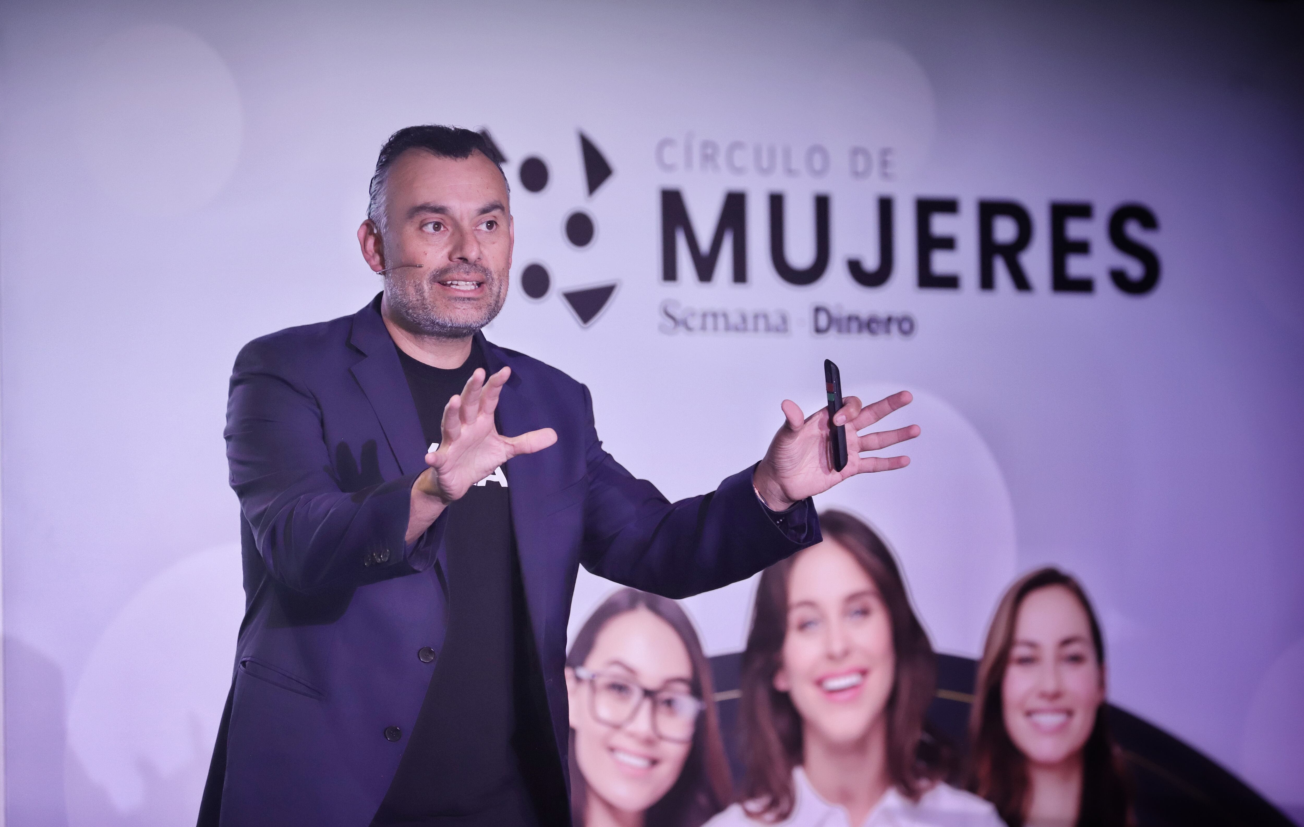 Fernando Anzures, experto en negocios y escalamiento de empresa, durante la tercera sesión del Círculo de Mujeres de SEMANA-Dinero.