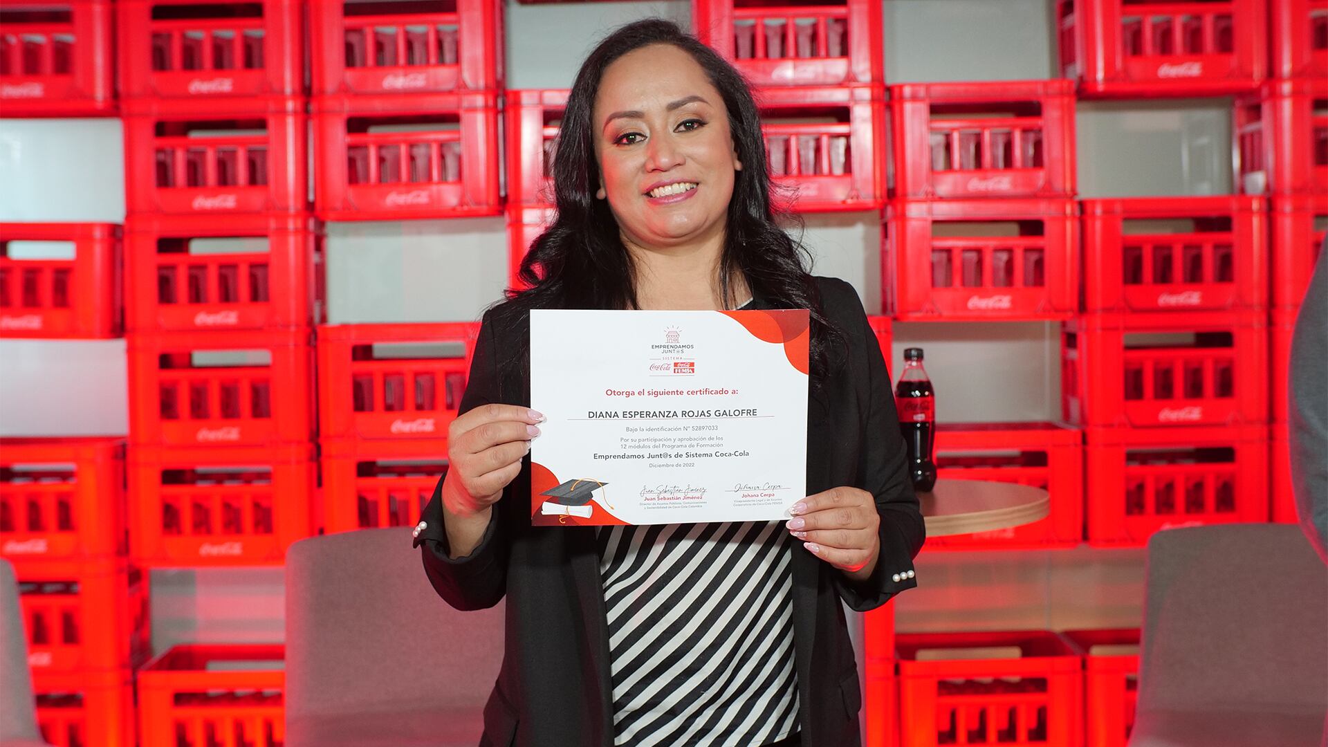 Coca-Cola FEMSA tiene una estratégica  definifna para contribuir al cierre de brechas de desigualdad de género.