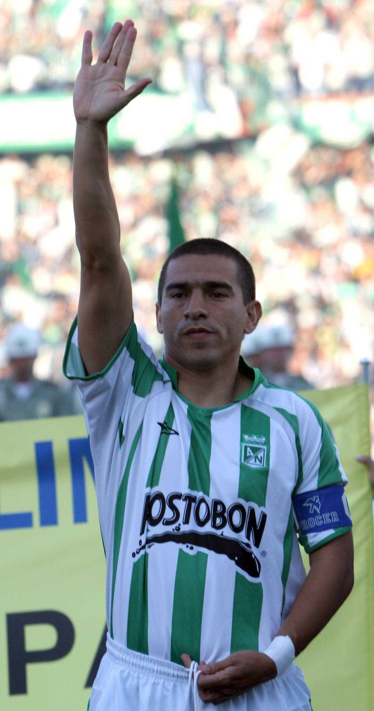 FOTO # 51 (VERTICAL) FO5051
IDOLO
MEDELLIN, NOV. 30 - VICTOR ARISTIZABAL, MAXIMA FIGURA DE ATLETICO NACIONAL (COLPRENSA-EL COLOMBIANO)