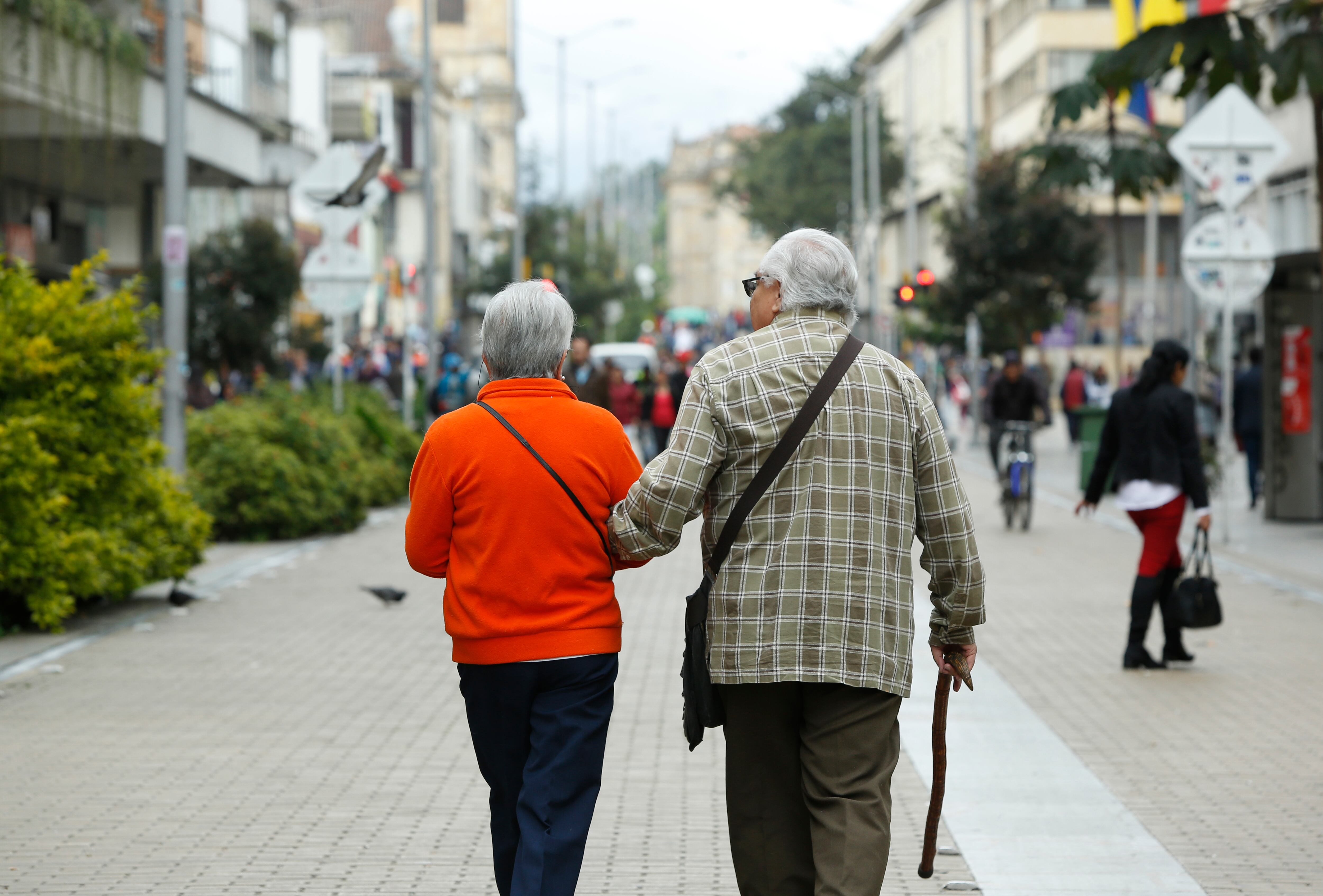 Vida cotidiana centro de Bogota
adulto mayor
Libro Colpensiones 
pensionados