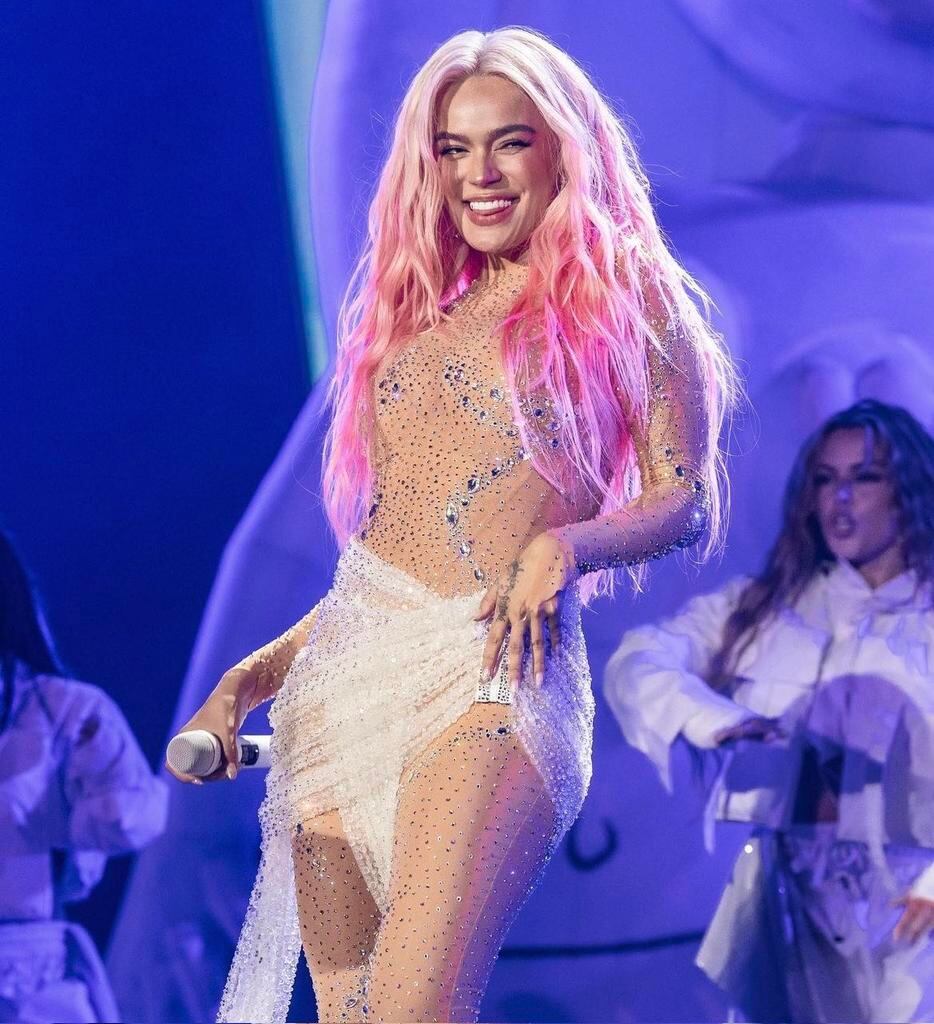 Y mientras que algunos se gozaban el primer concierto de la paisa otros en la capital antioqueña, como también en varios lugares del país, lloraban por no haber conseguido una boleta para asistir, además de la demanda hotelera que en cuestión de minutos también se ocupó.