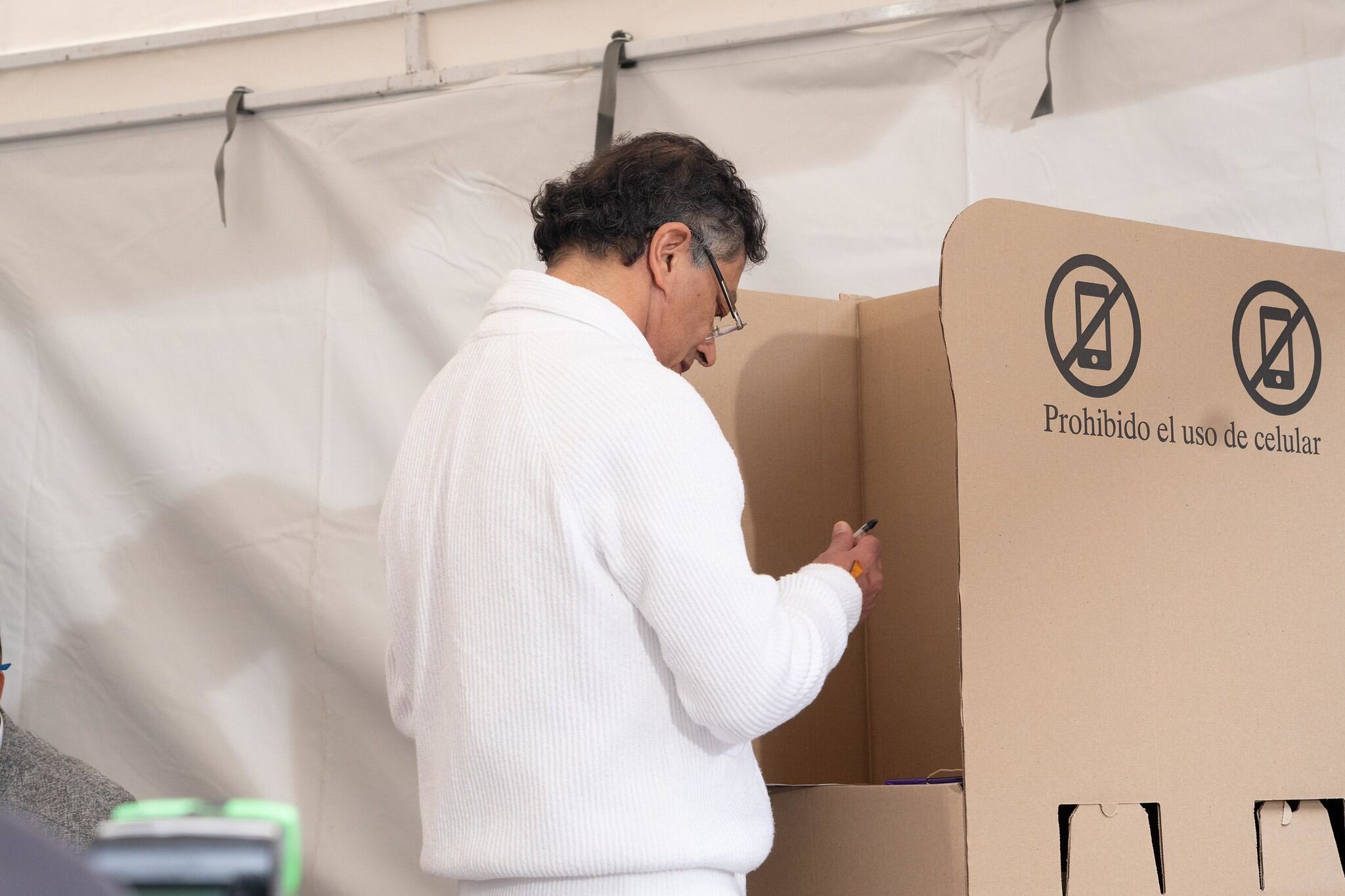 El presidente, Gustavo Petro, ejerciendo su derecho al voto, este 31 de mayo de 2026, en Bogotá