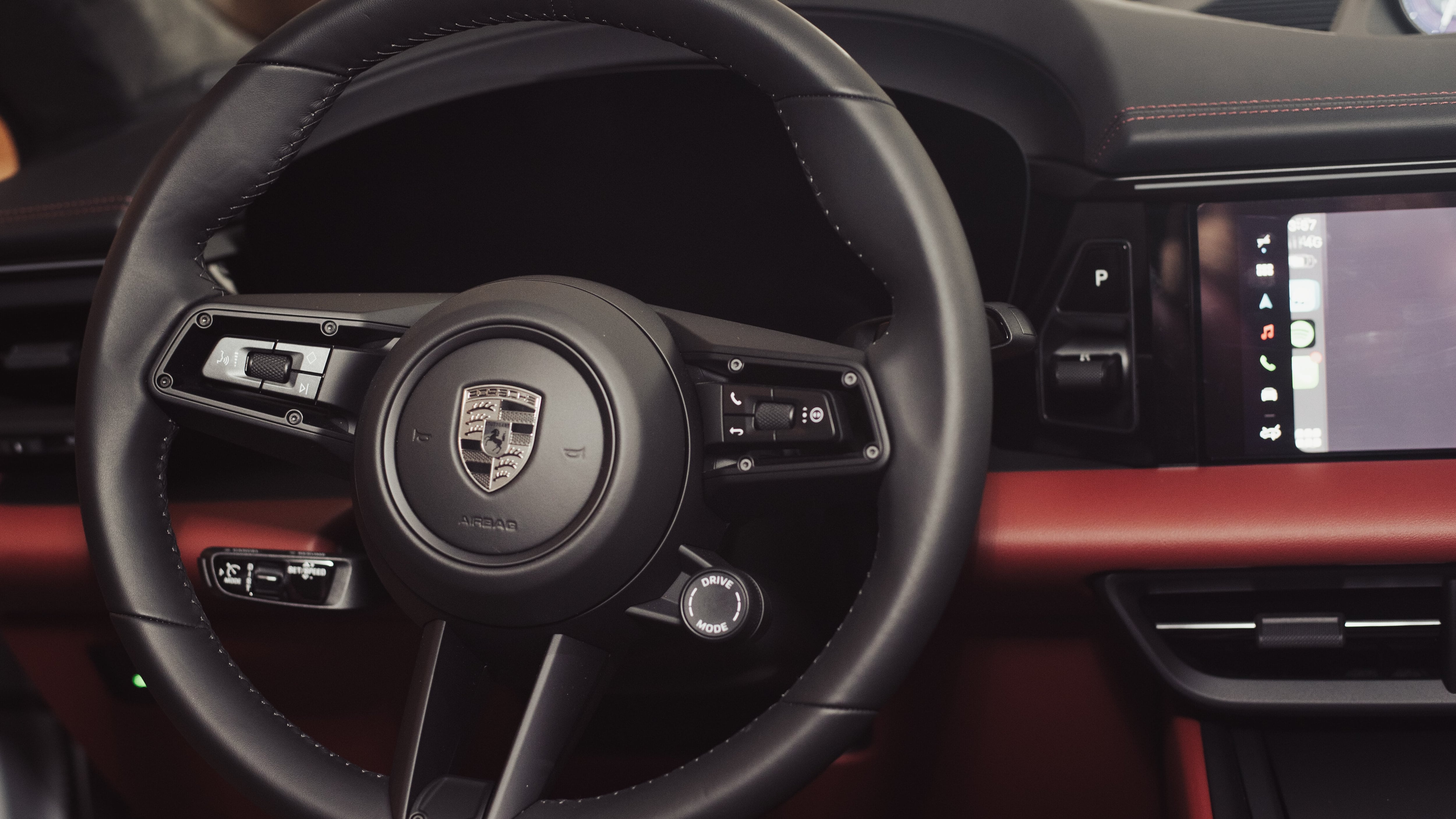 La firma alemana presentó en la feria el Macan Eléctrico, auto cuyo lanzamiento se realizó hace unas semanas en Bogotá.