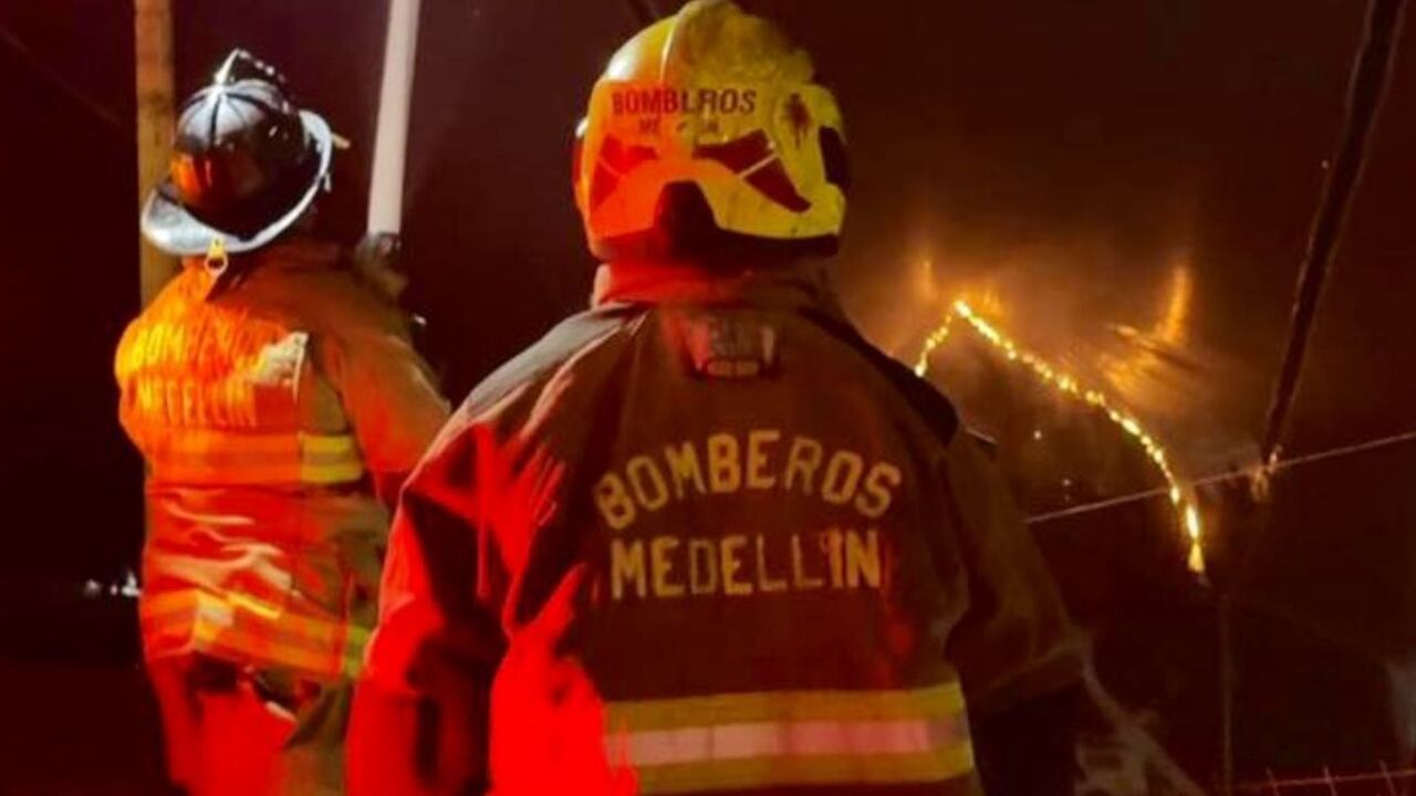 Nueve incendios y dos quemados dejó la noche de velitas en Medellín: este es el balance de las autoridades