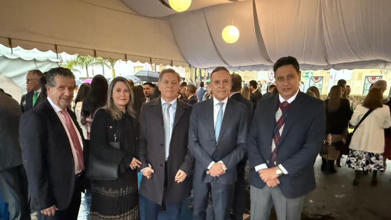 El presidente del Congreso, Efraín Cepeda, y el presidente de la Corte Suprema, magistrado Octavio Tejeiro, durante la conmemoración de la independencia de Estados Unidos.