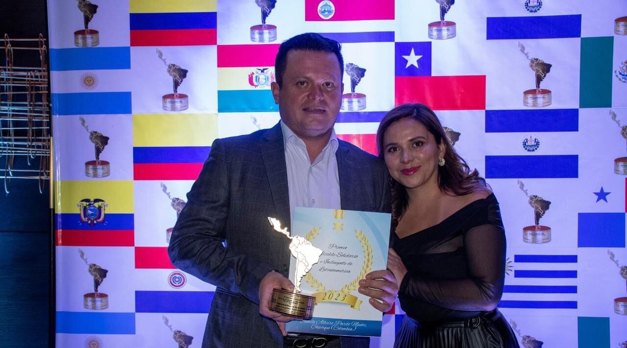 El galardón fue entregado en Bogotá.