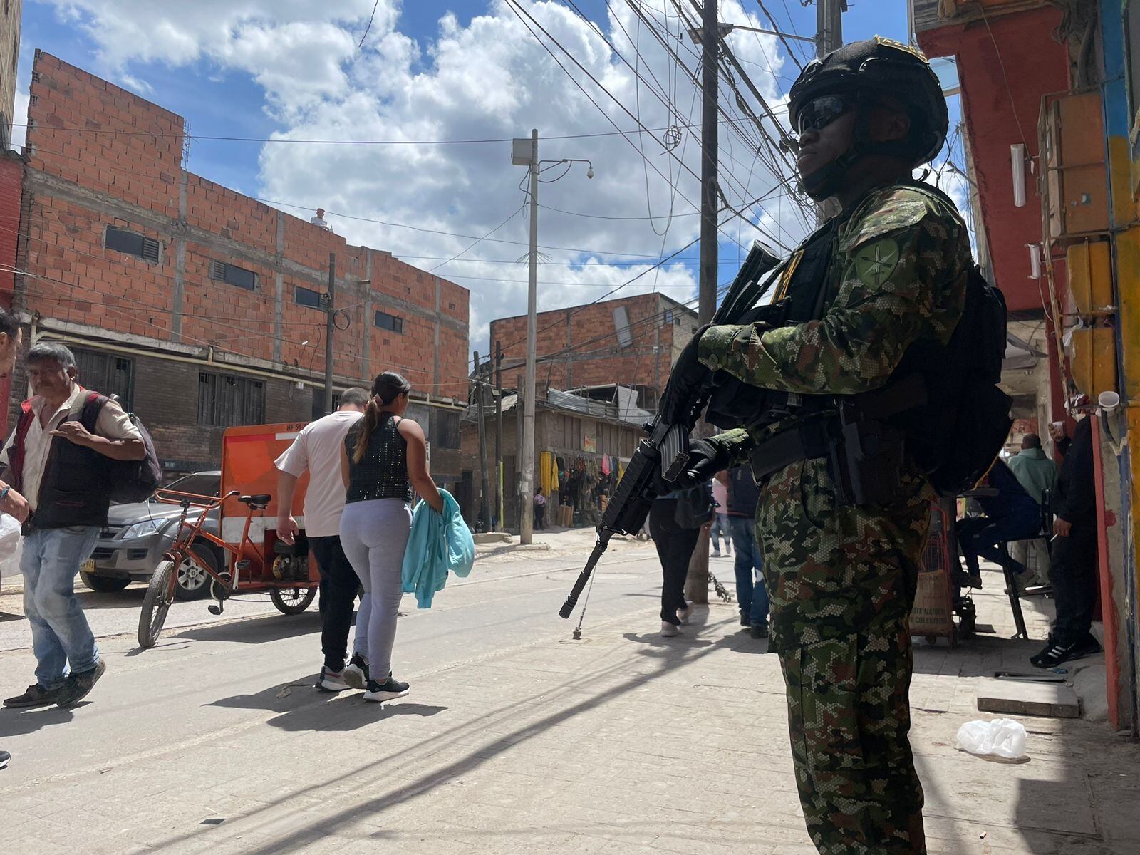 Operativo de las Fuerzas Militares en el barrio María Paz de Kennedy.