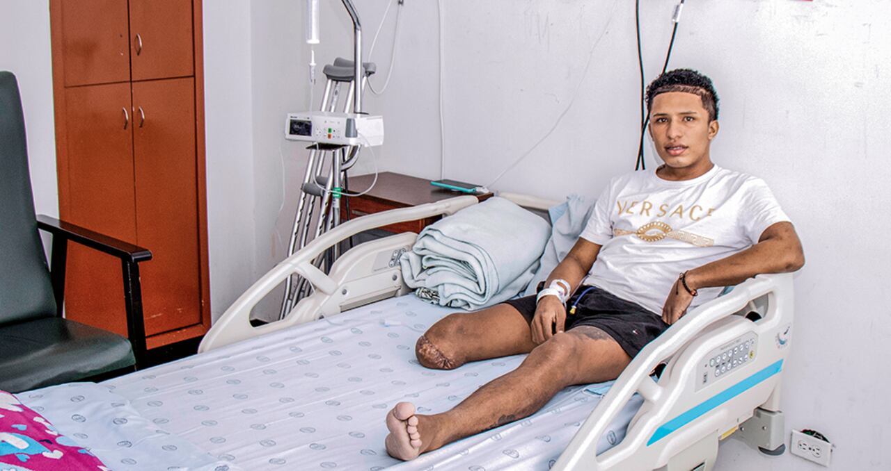 El soldado Juan David Cárdenas esperaba seguir su carrera militar, pero un artefacto explosivo acabó con sus sueños.