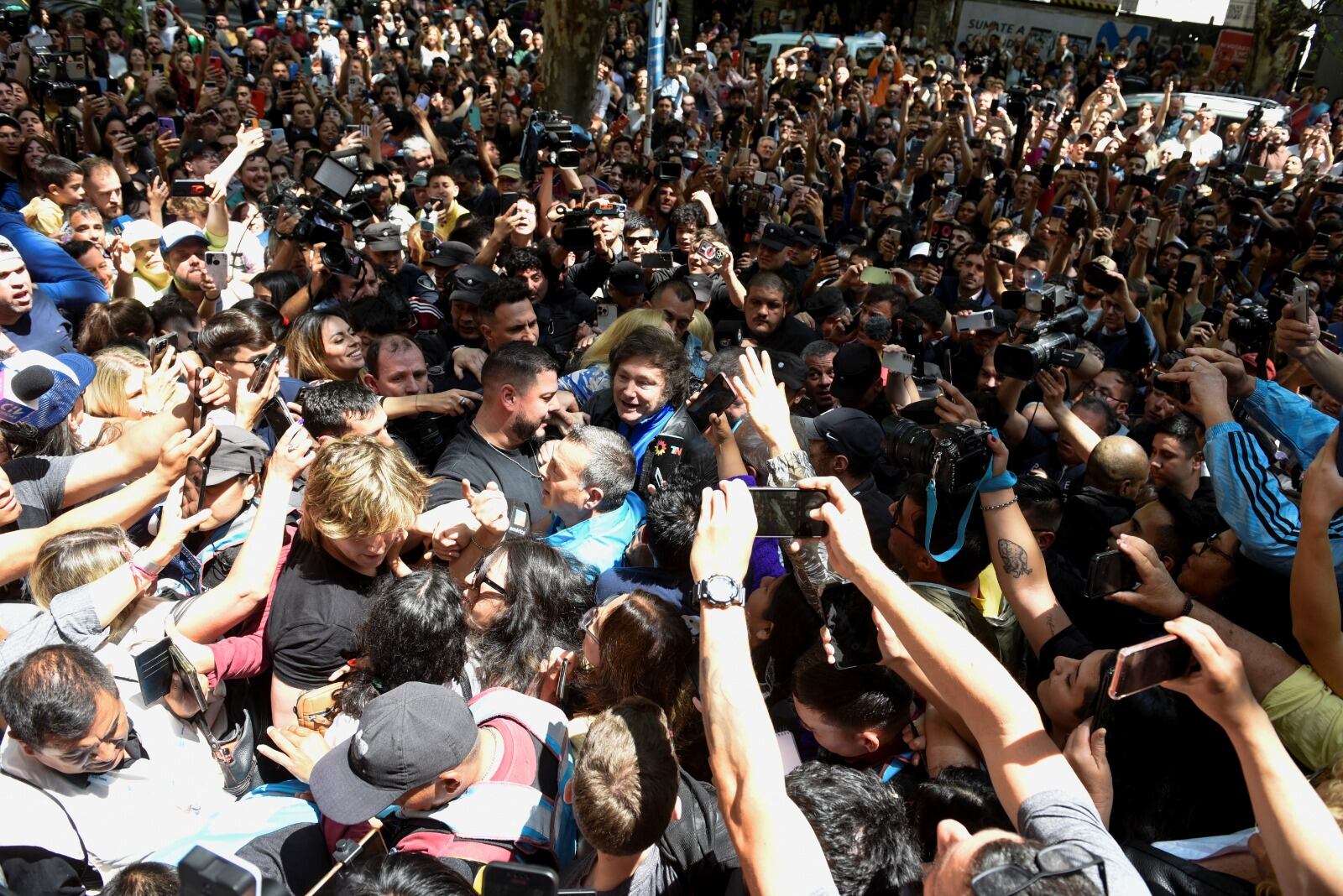 Milei es uno de los candidatos con más posibilidades de ganar las lecciones en Argentina.