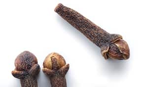 La infusión de clavo de olor ayuda a mejorar los problemas digestivos