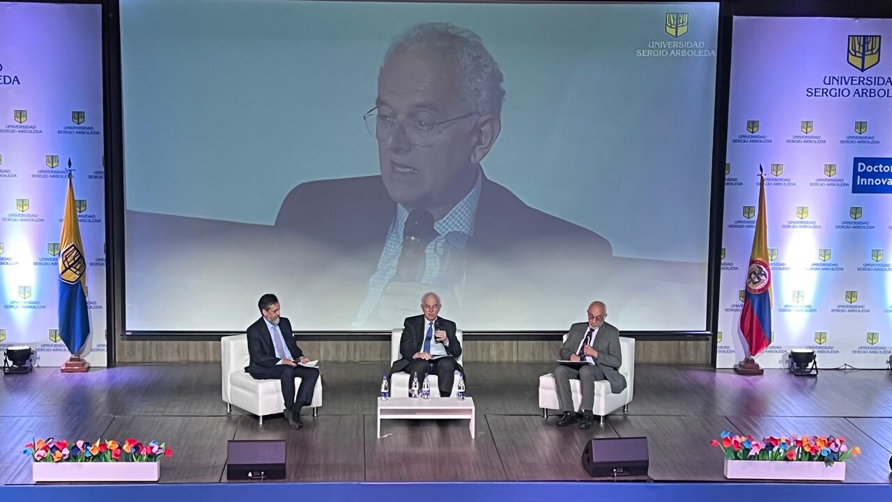 José Antonio Ocampo en conversatorio sobre economía en la Universidad Sergio Arboleda