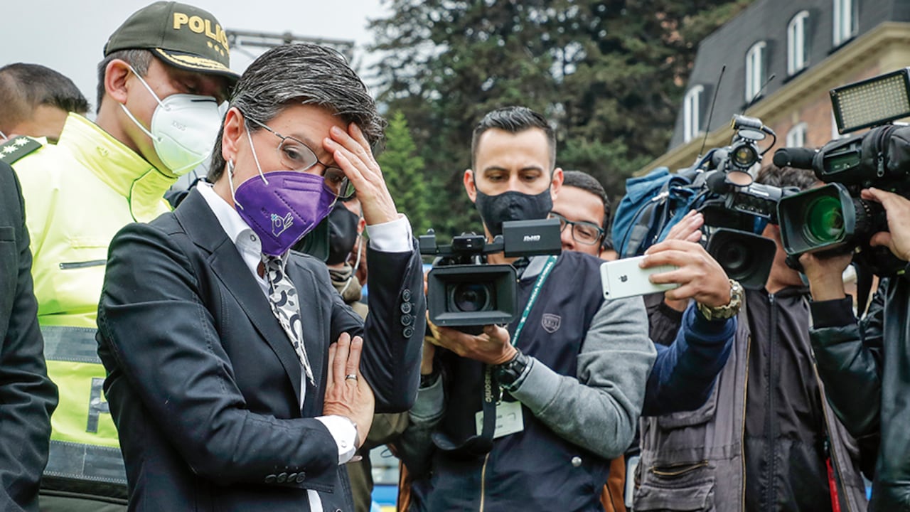 La alcaldesa Claudia López ordenó prohibir el parrillero en las motos de los domiciliarios, pero expertos han puesto en duda la eficacia de esta medida. La delincuencia está desbordada.