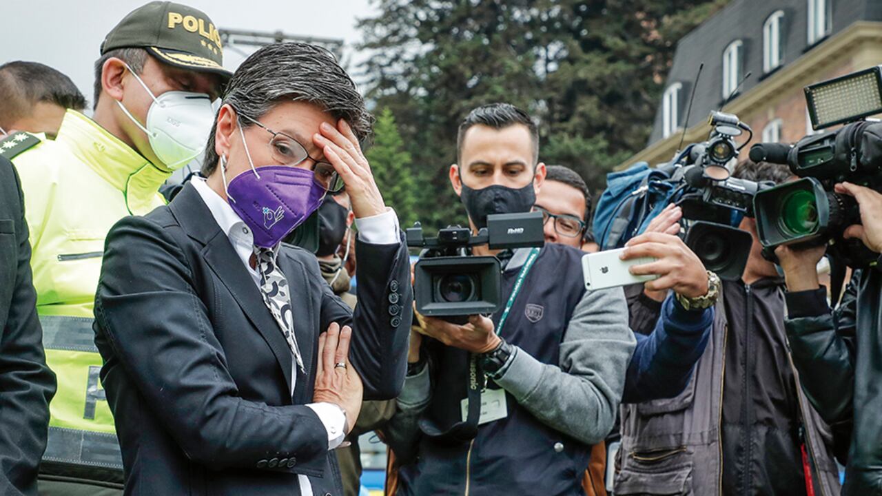 La alcaldesa Claudia López ordenó prohibir el parrillero en las motos de los domiciliarios, pero expertos han puesto en duda la eficacia de esta medida. La delincuencia está desbordada.